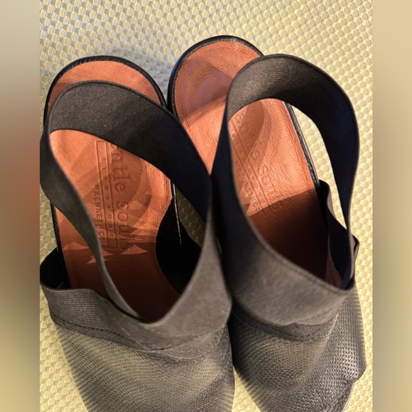 Gentle Souls  by Kenneth Cole Gianna Black Wedge Sandal with ankle strap size 10 - Picture 5 of 10